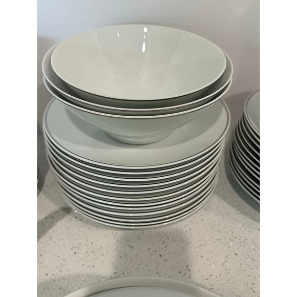 96 Piece ROSENTHAL BONE CHINA Service For 12 - Picture 4 of 10